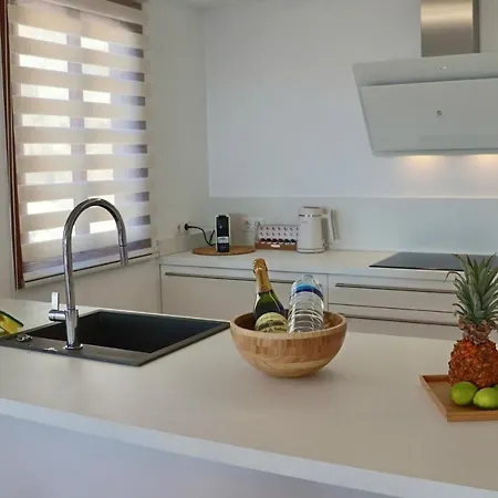 Апартаменты Luxury Beachfront Ocean View Акантиладо-де-Лос-Хигантес